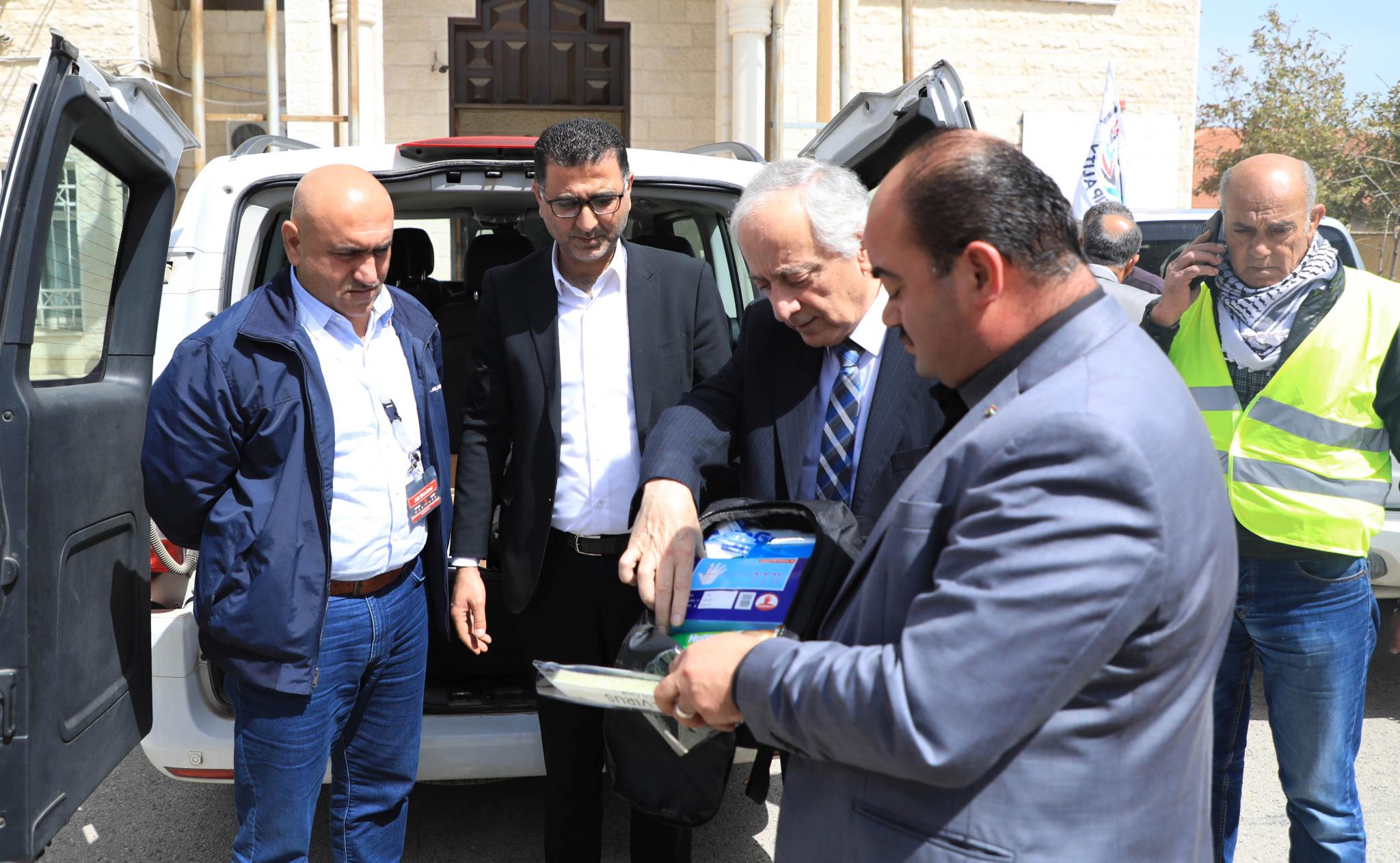 Providing medical supplies for the emergency committee in Jenin