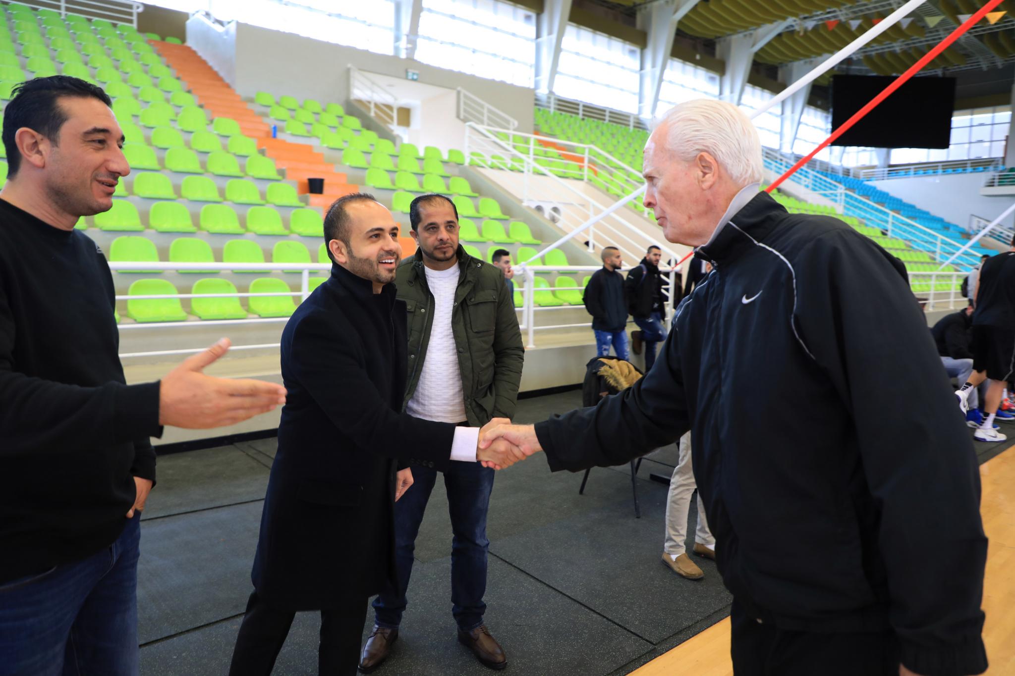 منتخب فلسطين لكرة السلة أثناء تدريبه في الصالة الرياضية في الجامعة العربية الامريكية