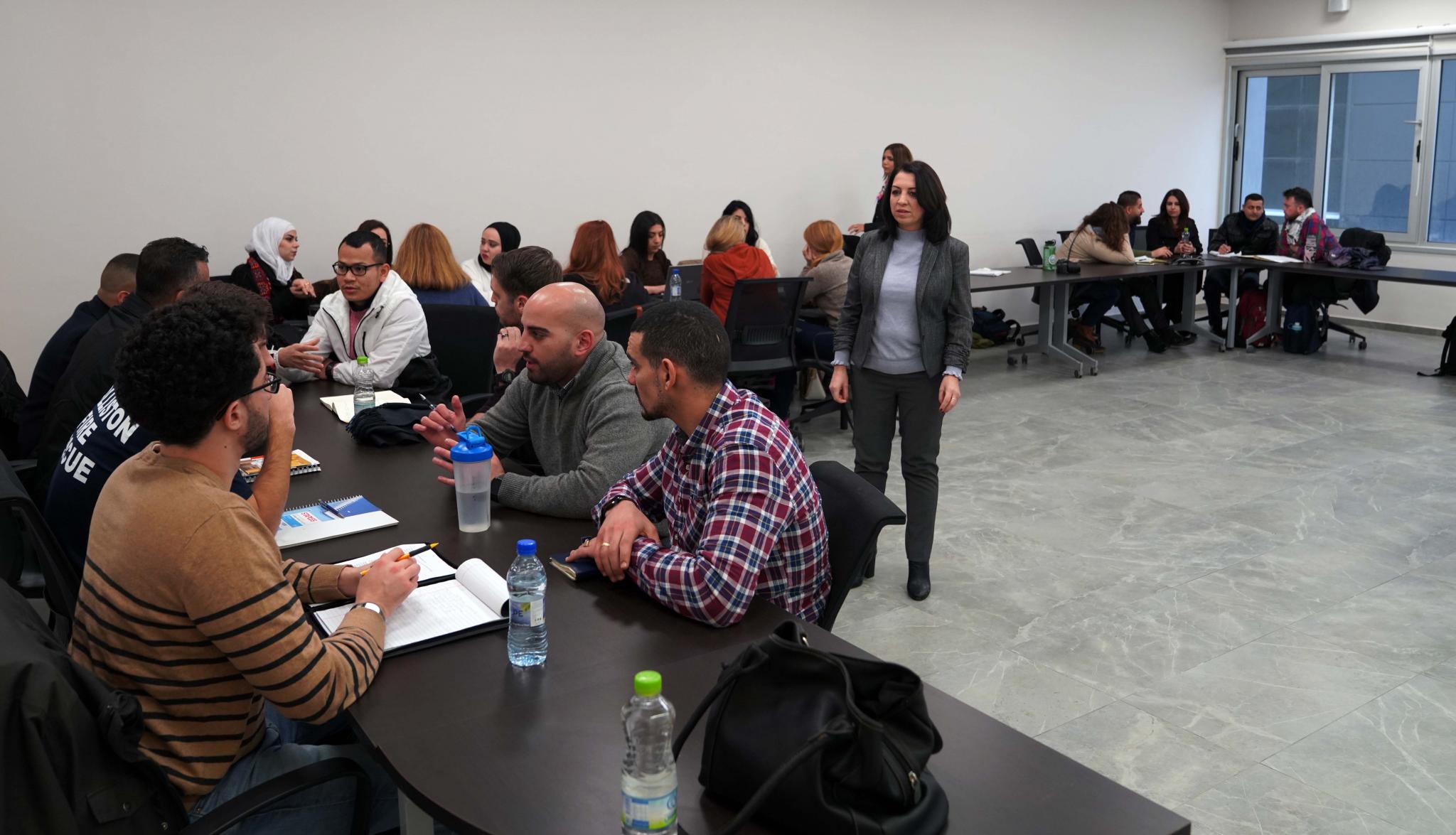 Dr. Sa’eb Iriqat lectures in an academic meeting for Conflict Resolution students in AAUP and Conflict Analyzing and Resolution from George Mason University