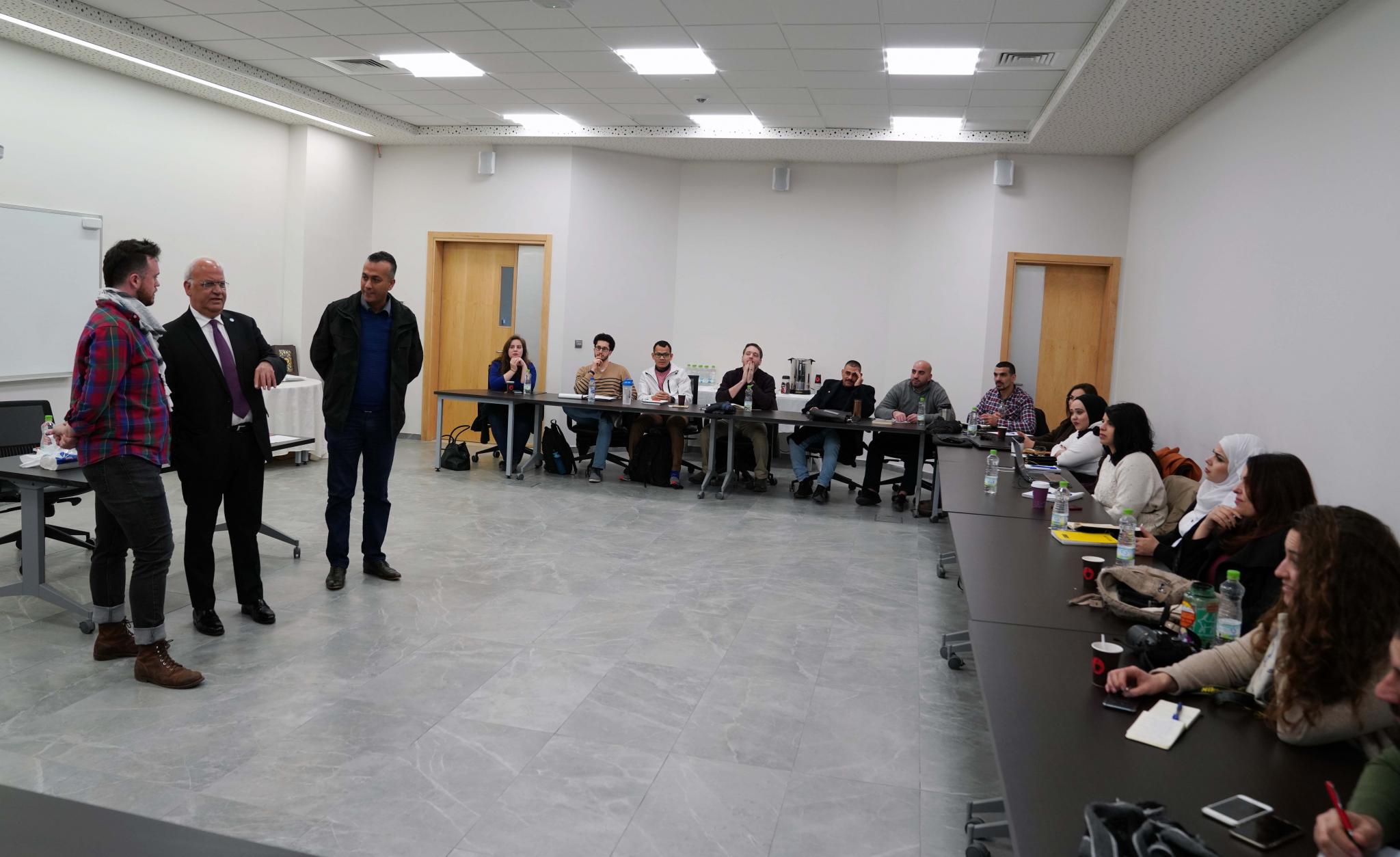 Dr. Sa’eb Iriqat lectures in an academic meeting for Conflict Resolution students in AAUP and Conflict Analyzing and Resolution from George Mason University