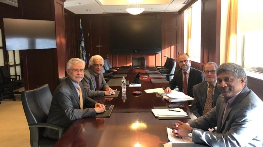 A meeting between Prof. Waleed Deeb – the Academic Advisor of the Board of Directors and the Founding President and Dr. David A. Heath- the President of the College of Optometry of the State University of New York (SUNY) and some faculty members.