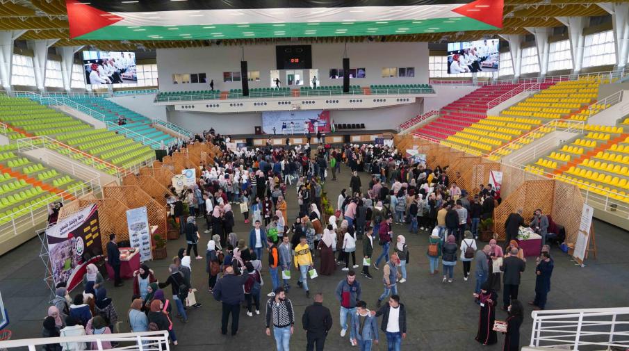 The university hosts Palestinian universities on the guidance day for “Al-Injaz” high school students