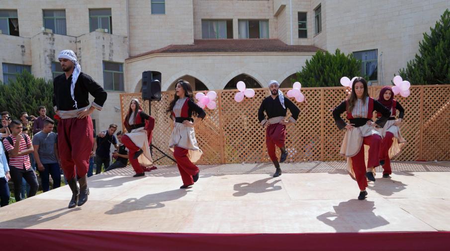 The Deanship of Student Affairs Organizes an Artistic and Cultural Event