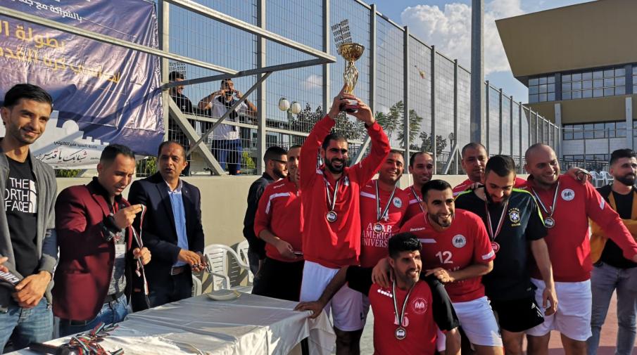 منتخب الجامعة لكرة القدم يفوز  ببطولة المؤسسات بخماسي كرة القدم